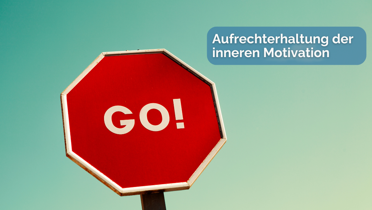 Auf einem roten Stoppschild steht in der Mitte "GO!".